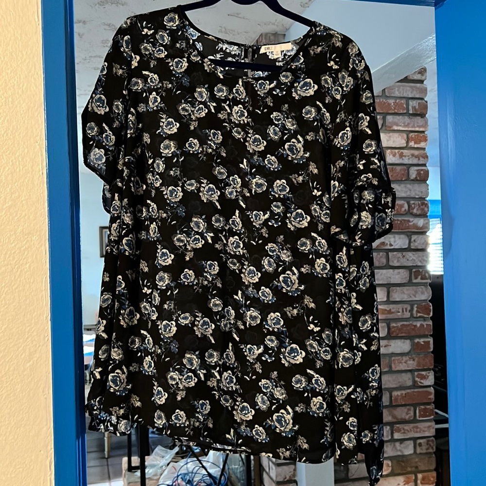 Short sleeve dark blue top